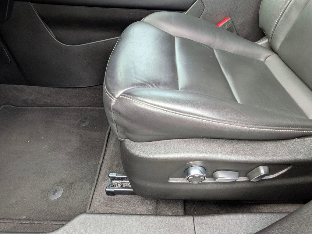 Used 2024 Cadillac XT4 Premium Luxury image 15