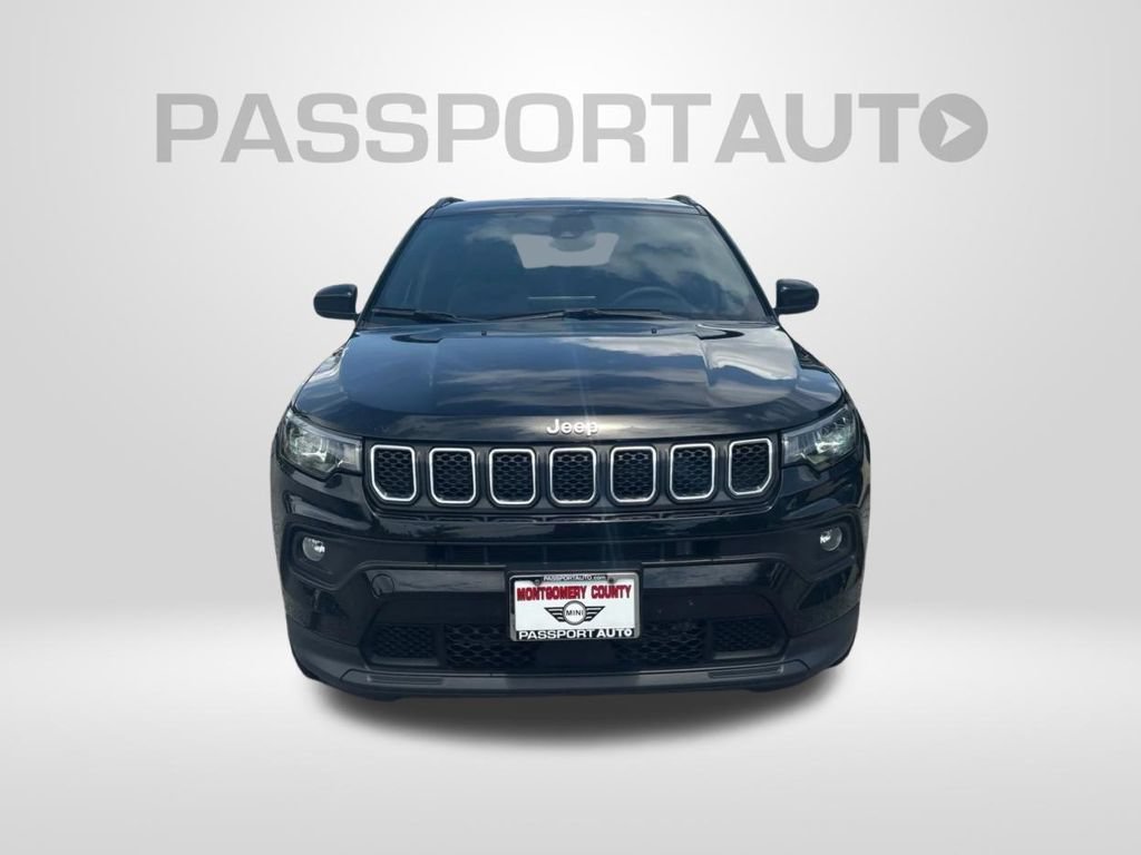 Used 2024 Jeep Compass Latitude AWD/4WD image 2