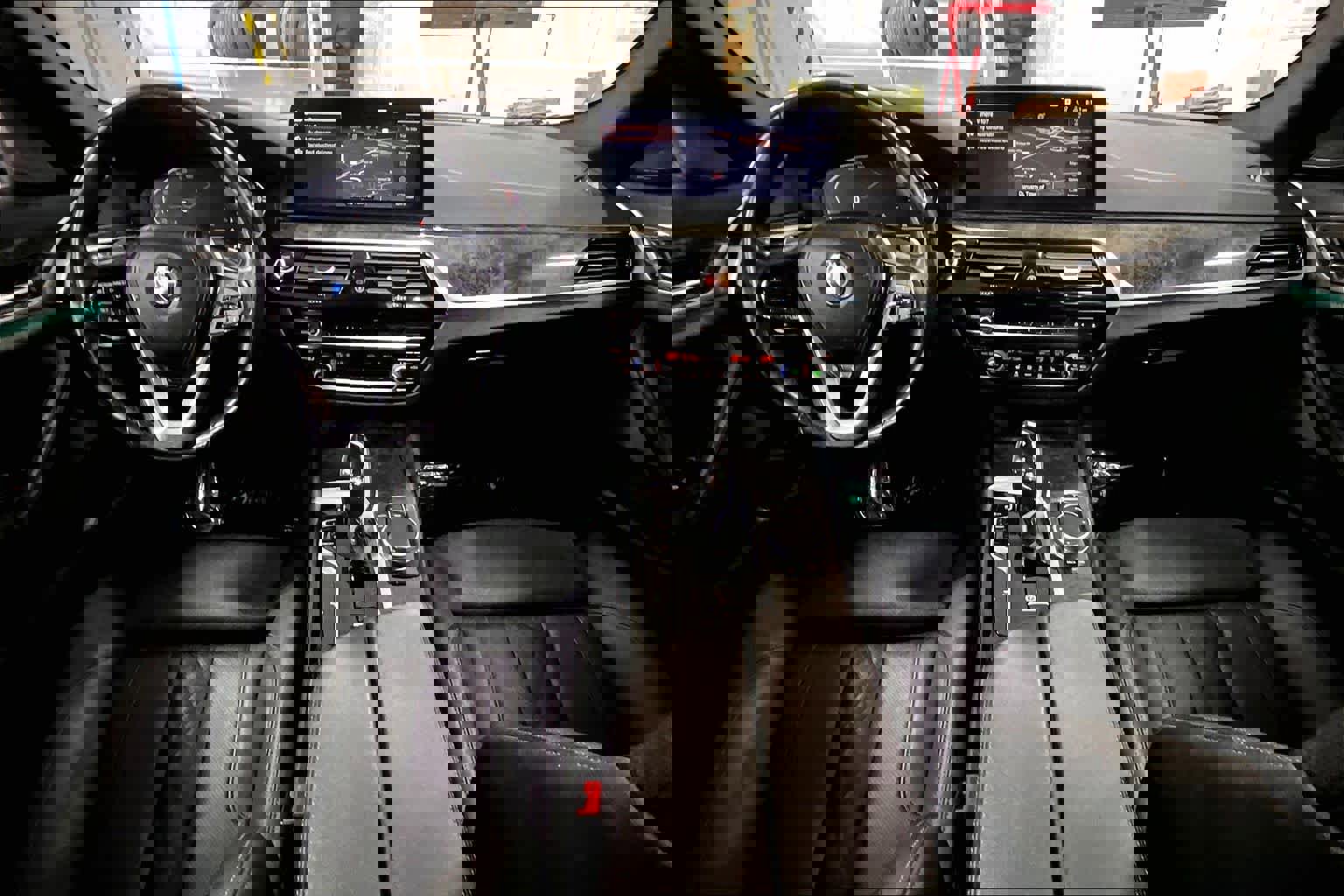 Used 2021 BMW 540i xDrive w/ Premium Package image 15