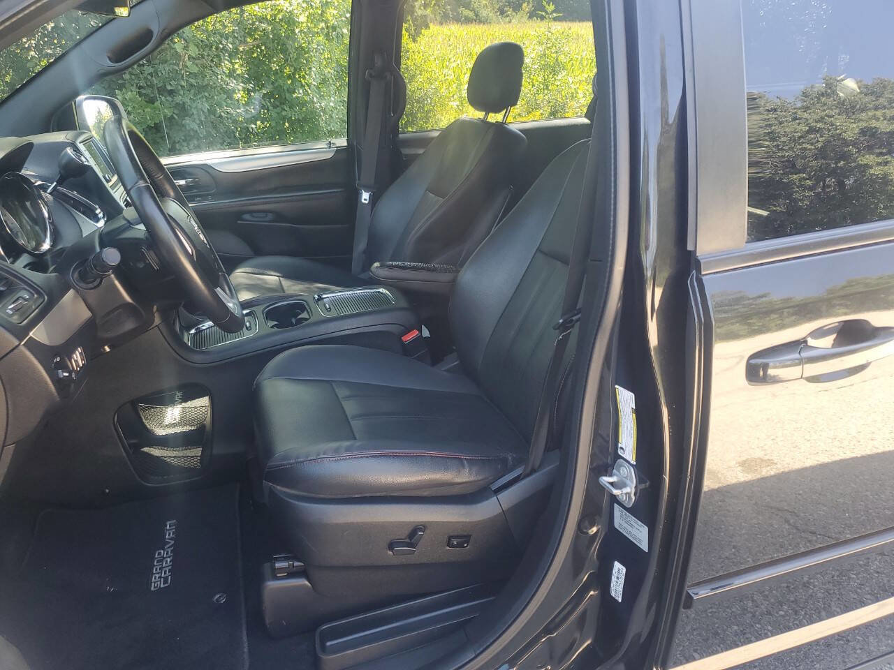 Used 2016 Dodge Grand Caravan R/T image 14
