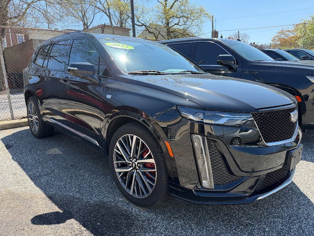 Used 2023 Cadillac XT6 Sport w/ Technology Package image 2