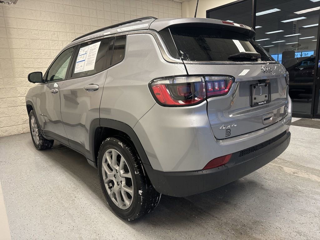 Used 2022 Jeep Compass Latitude image 3