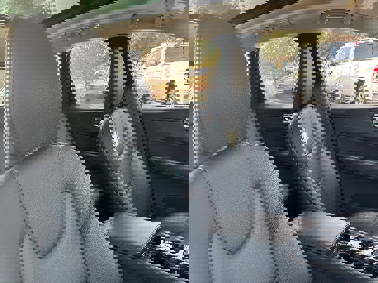 Certified 2024 Volvo XC60 B5 Plus w/ Protection Package Premier image 12