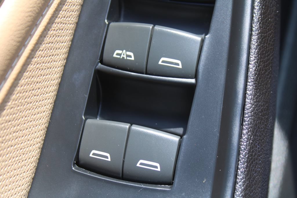 Used 2023 Chevrolet Traverse Premier FWD image 20