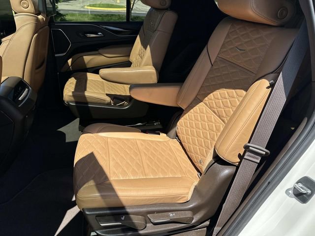 Used 2021 Cadillac Escalade Premium Luxury w/ LPO, Illumination Package AWD/4WD image 11