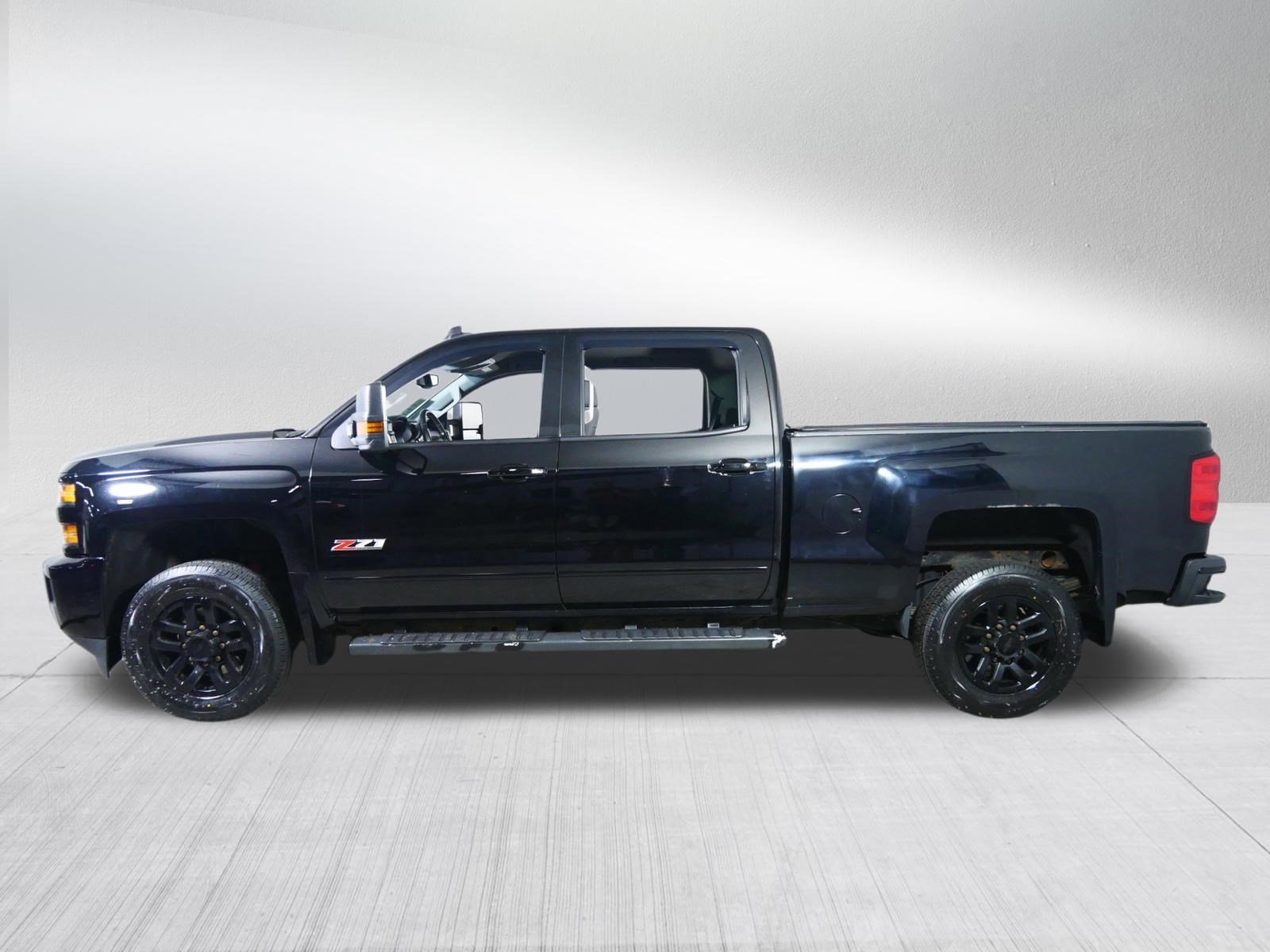 Used 2016 Chevrolet Silverado 2500 LT w/ Midnight Edition AWD/4WD image 4