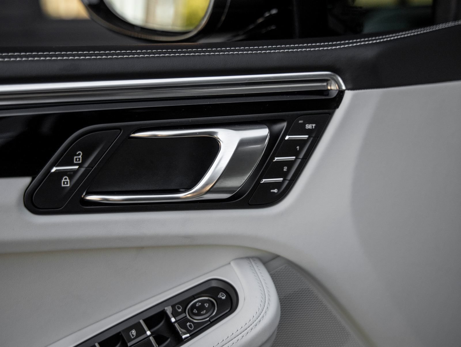Certified 2025 Porsche Macan GTS AWD/4WD image 21