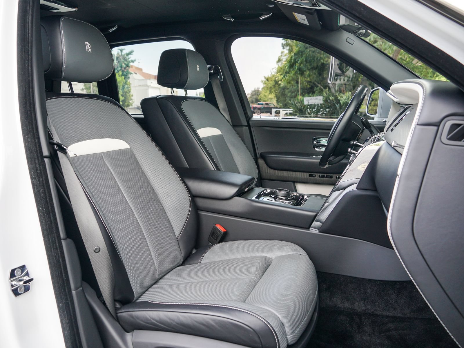Certified 2024 Rolls-Royce Cullinan AWD/4WD image 28