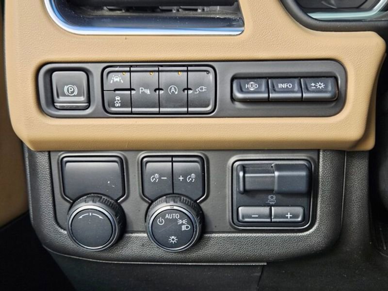 Used 2021 Chevrolet Tahoe Premier w/ Premium Package image 26