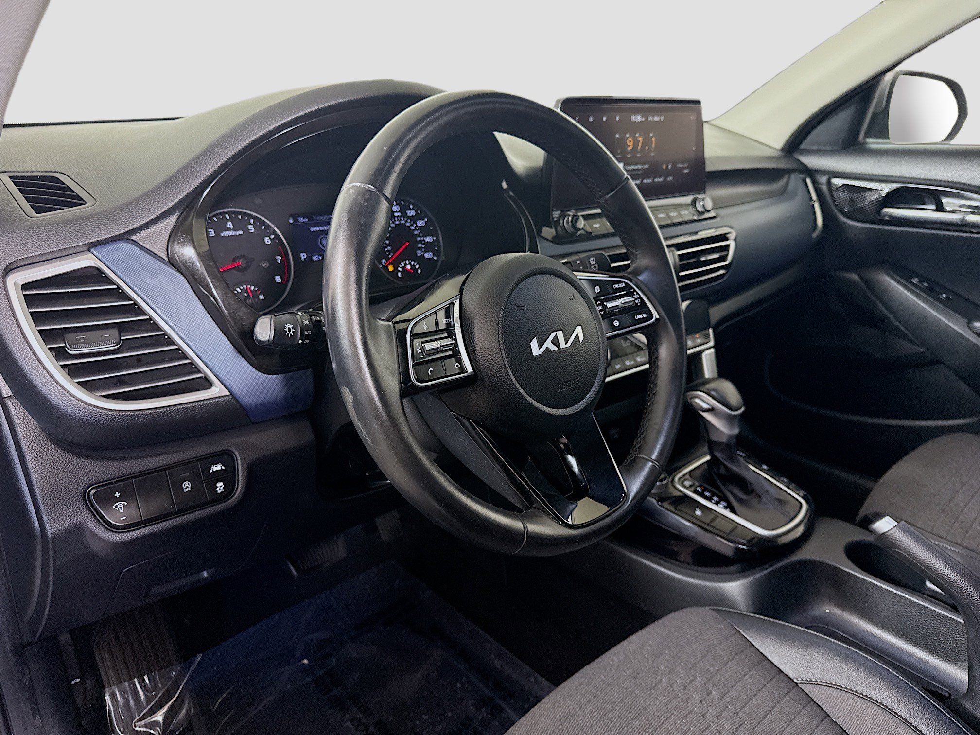 Used 2022 Kia Seltos Nightfall Edition image 23