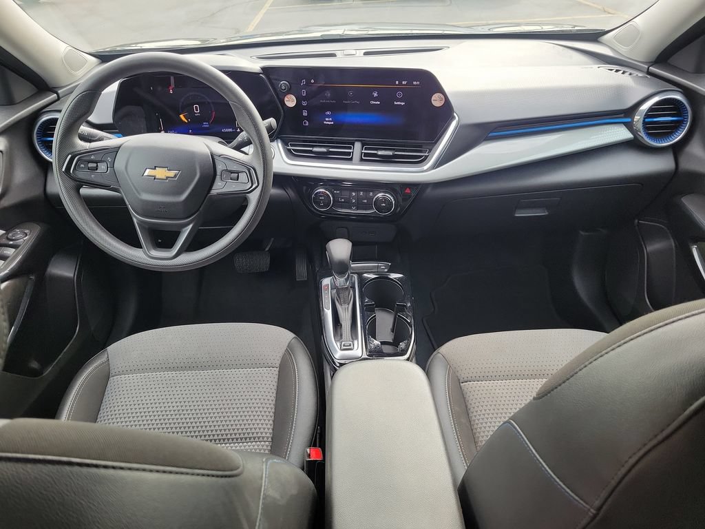 Used 2025 Chevrolet Trax LT FWD image 13