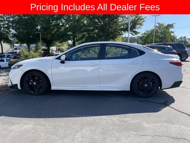 Used 2025 Toyota Camry SE FWD image 3