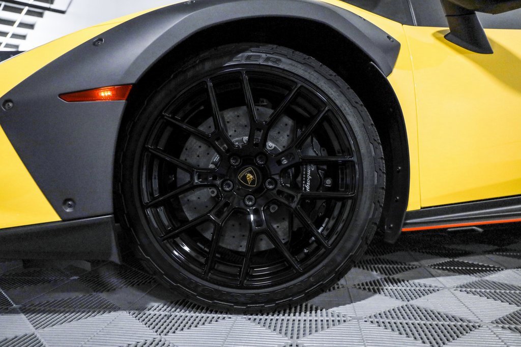 Used 2023 Lamborghini Huracan Sterrato image 11