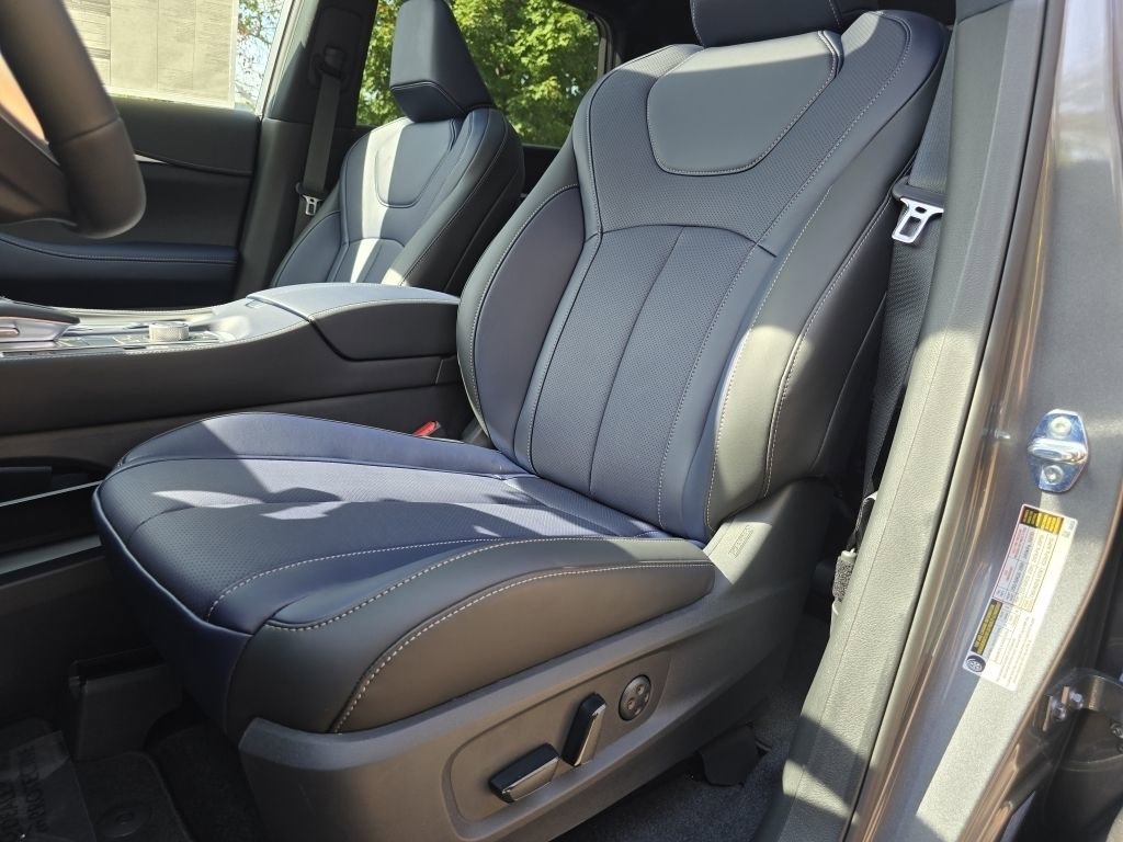 New 2026 INFINITI QX60 Sport w/ Dark Cargo Package image 25