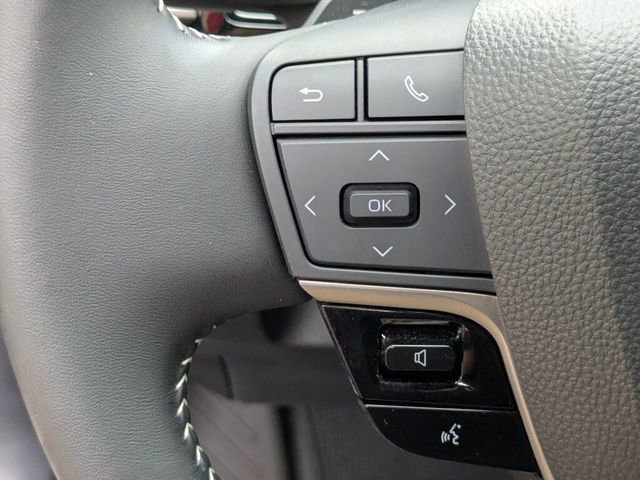 Used 2025 Toyota Camry SE FWD image 18