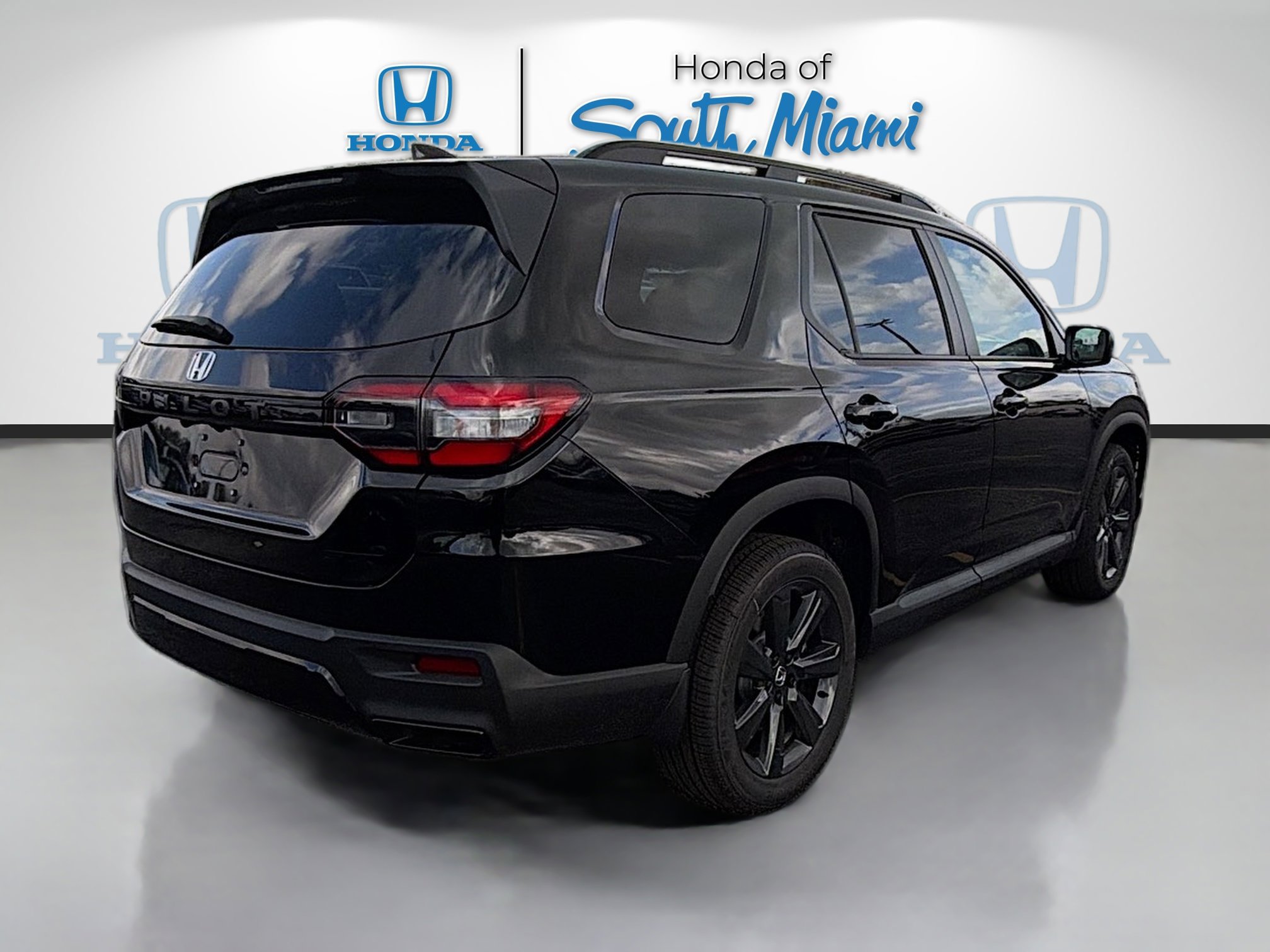 New 2026 Honda Pilot Sport image 7
