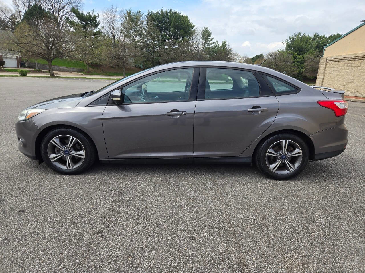 Used 2014 Ford Focus SE w/ SE Sport Package image 4