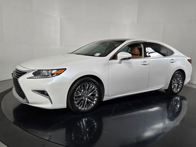 Used 2018 Lexus ES 350 w/ Luxury Package w/Wood Trim image 2