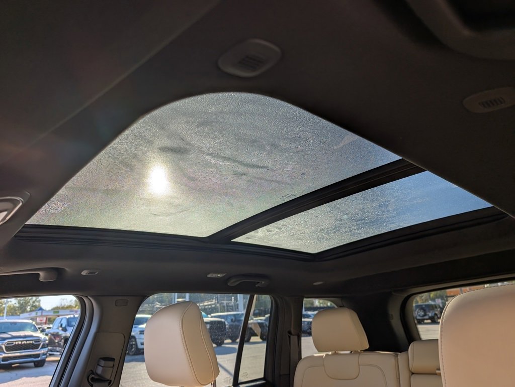 New 2025 Jeep Grand Cherokee Limited image 3