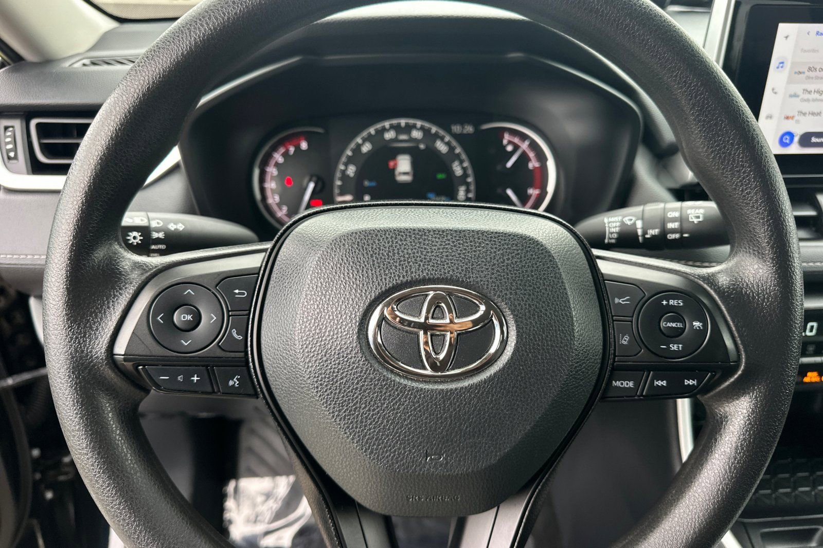 Used 2025 Toyota RAV4 XLE FWD image 30
