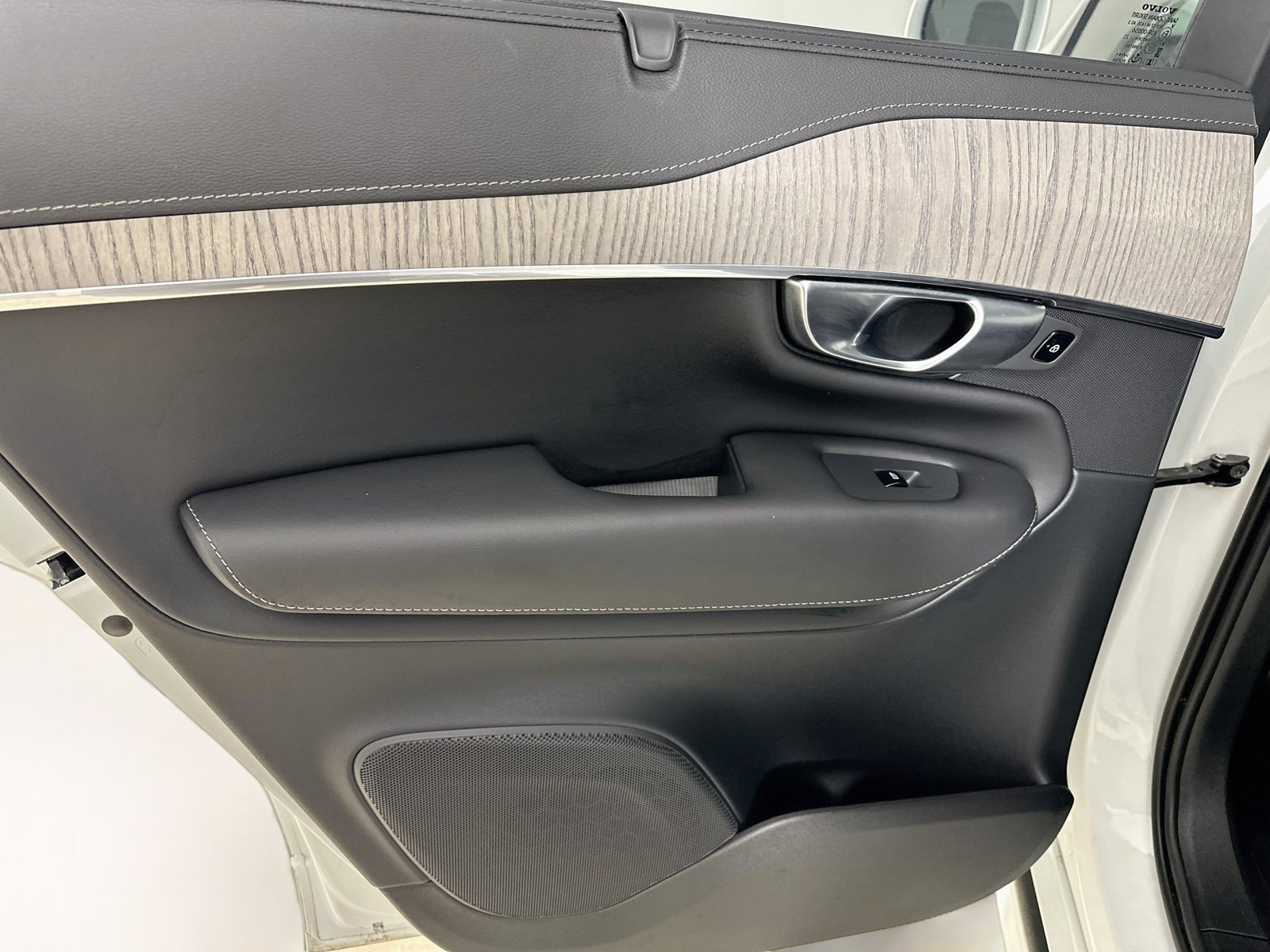 Certified 2024 Volvo XC90 B6 Ultimate w/ Protection Package Premier AWD/4WD image 34