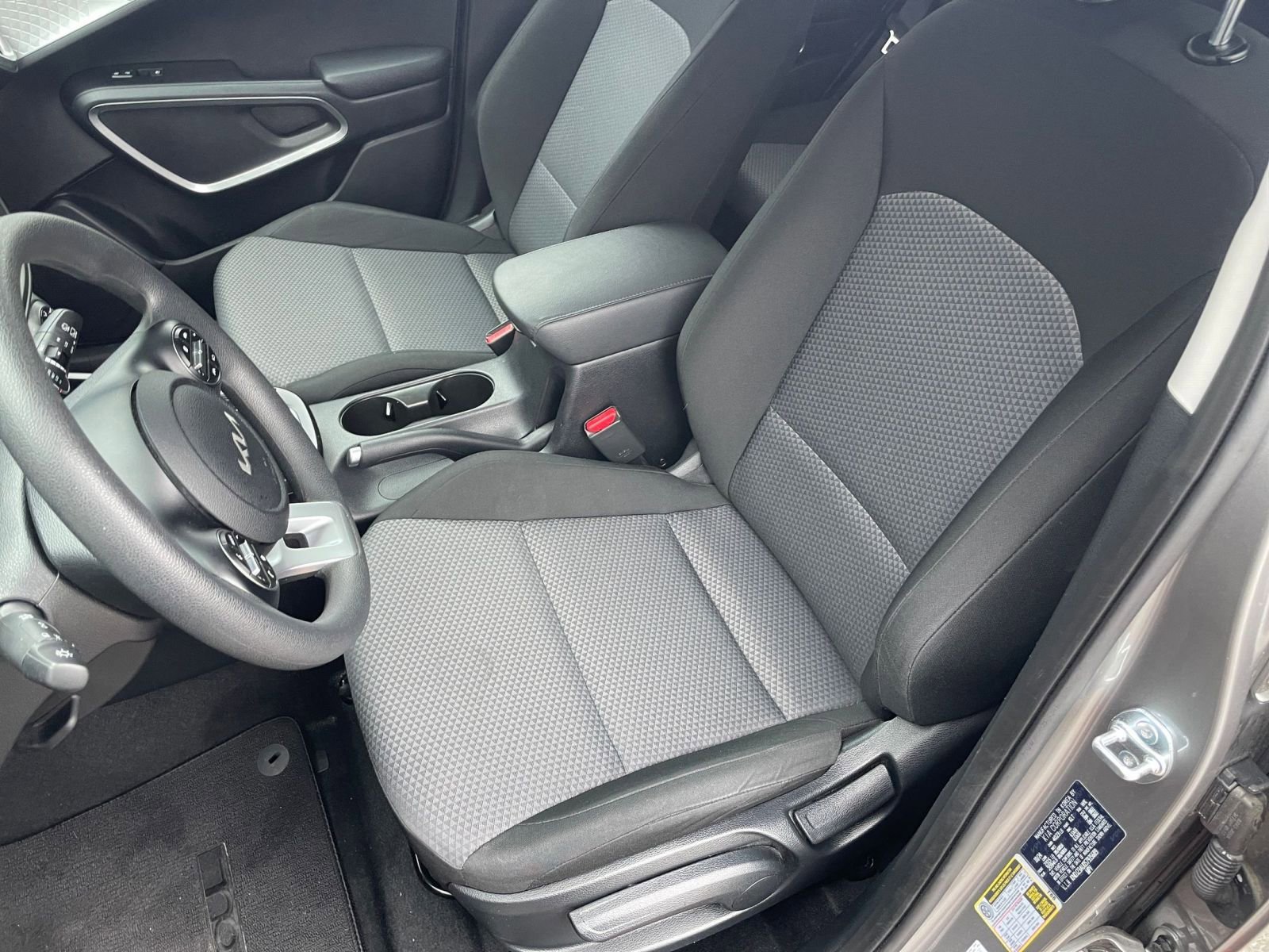 Used 2025 Kia Soul LX w/ LX Technology Package FWD image 34