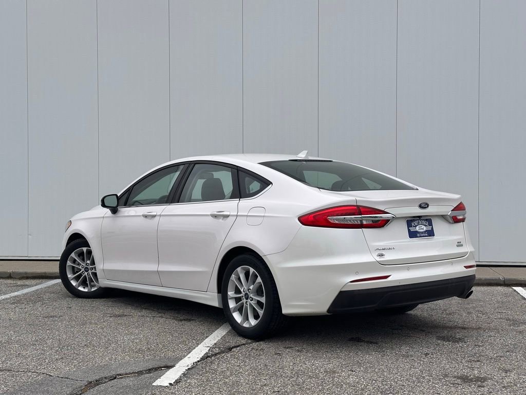 Used 2020 Ford Fusion SE image 3