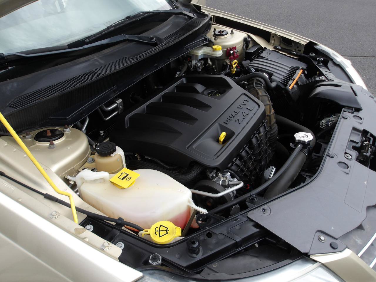 Used 2010 Chrysler Sebring Touring FWD image 17