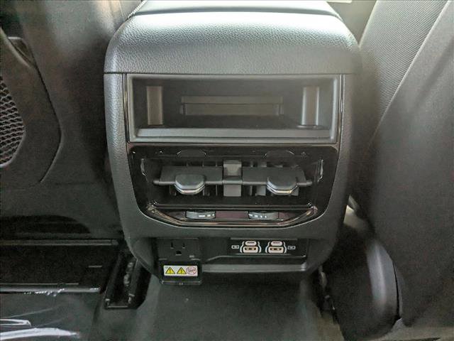 New 2025 Jeep Grand Cherokee Altitude image 17