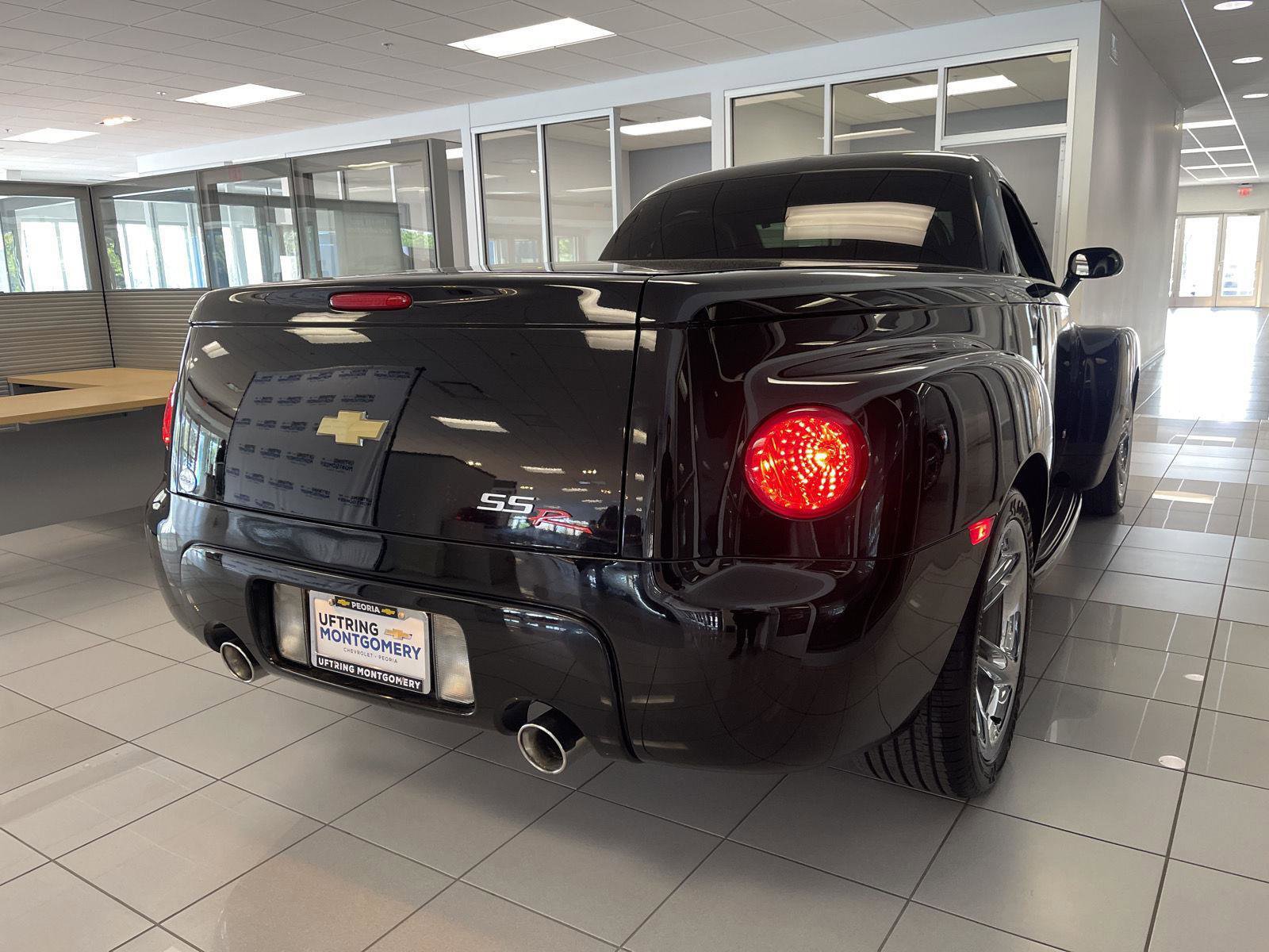 Used 2005 Chevrolet SSR w/ Preferred Equipment Group RWD image 4