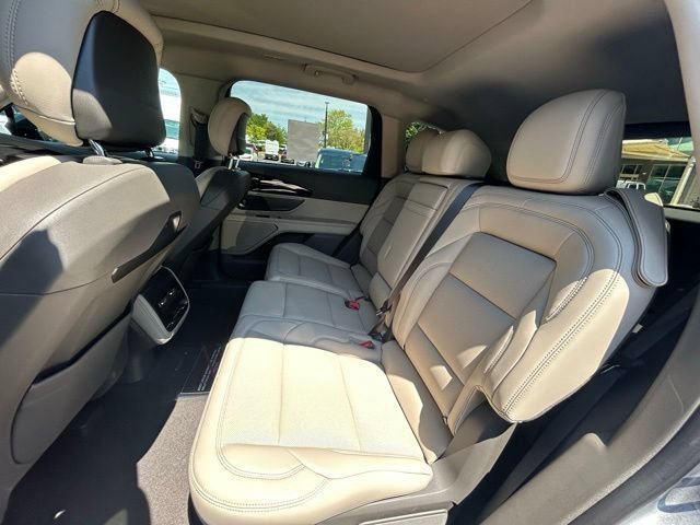 New 2025 Lincoln Nautilus Premier w/ Equipment Group 102A AWD/4WD image 19