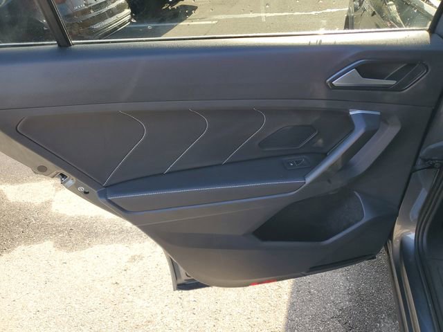 Used 2024 Volkswagen Tiguan SEL R-Line image 10