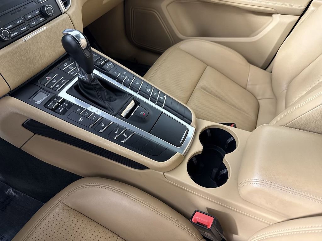 Certified 2018 Porsche Macan image 30