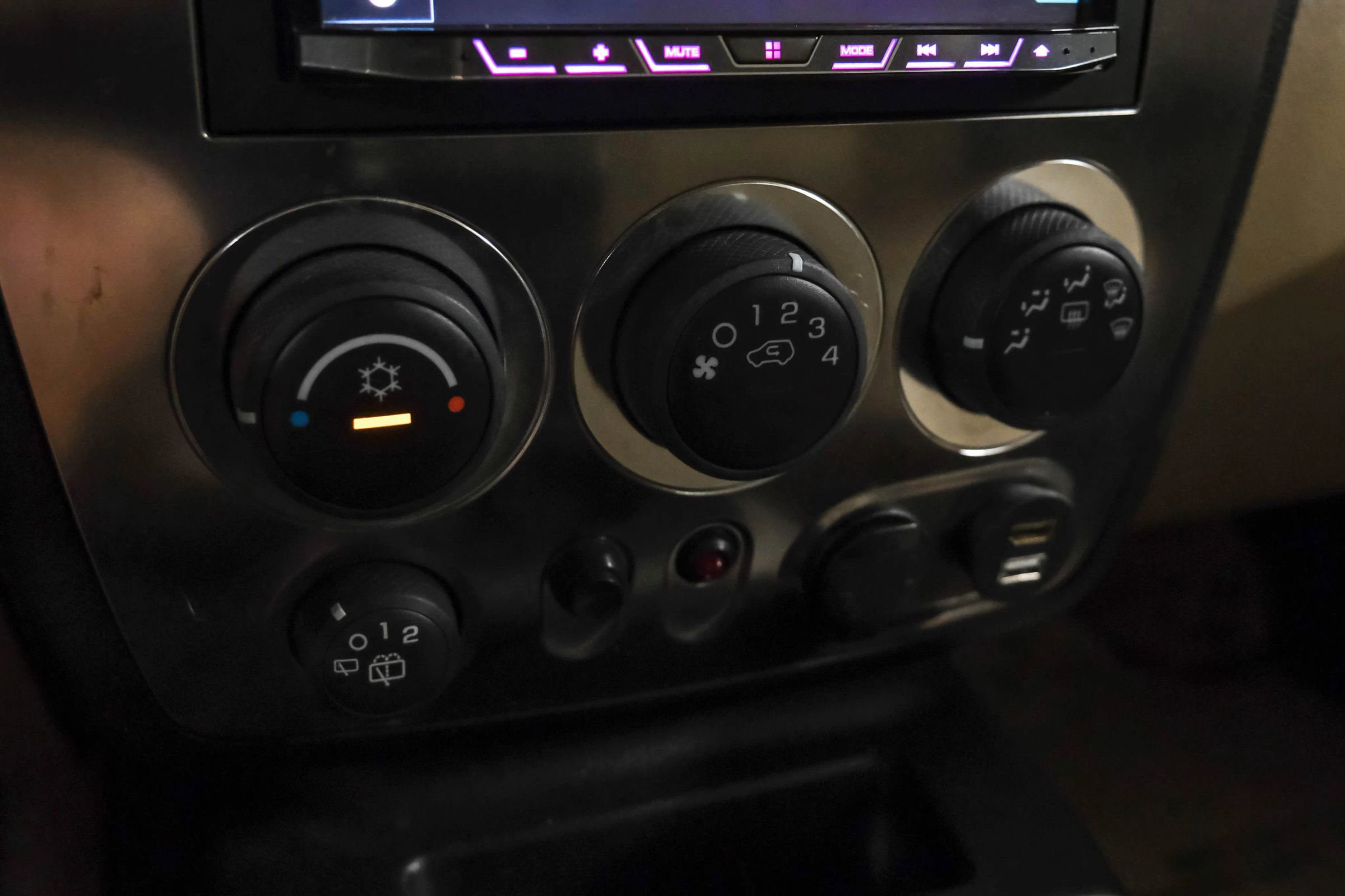 Used 2010 HUMMER H3 Luxury w/ Appearance Package AWD/4WD image 23