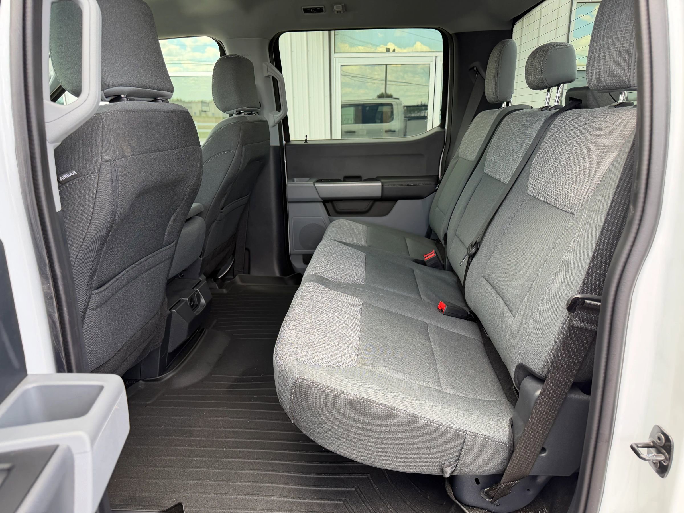 Used 2024 Ford F550 4x4 Crew Cab Super Duty w/ XLT Value Package image 27