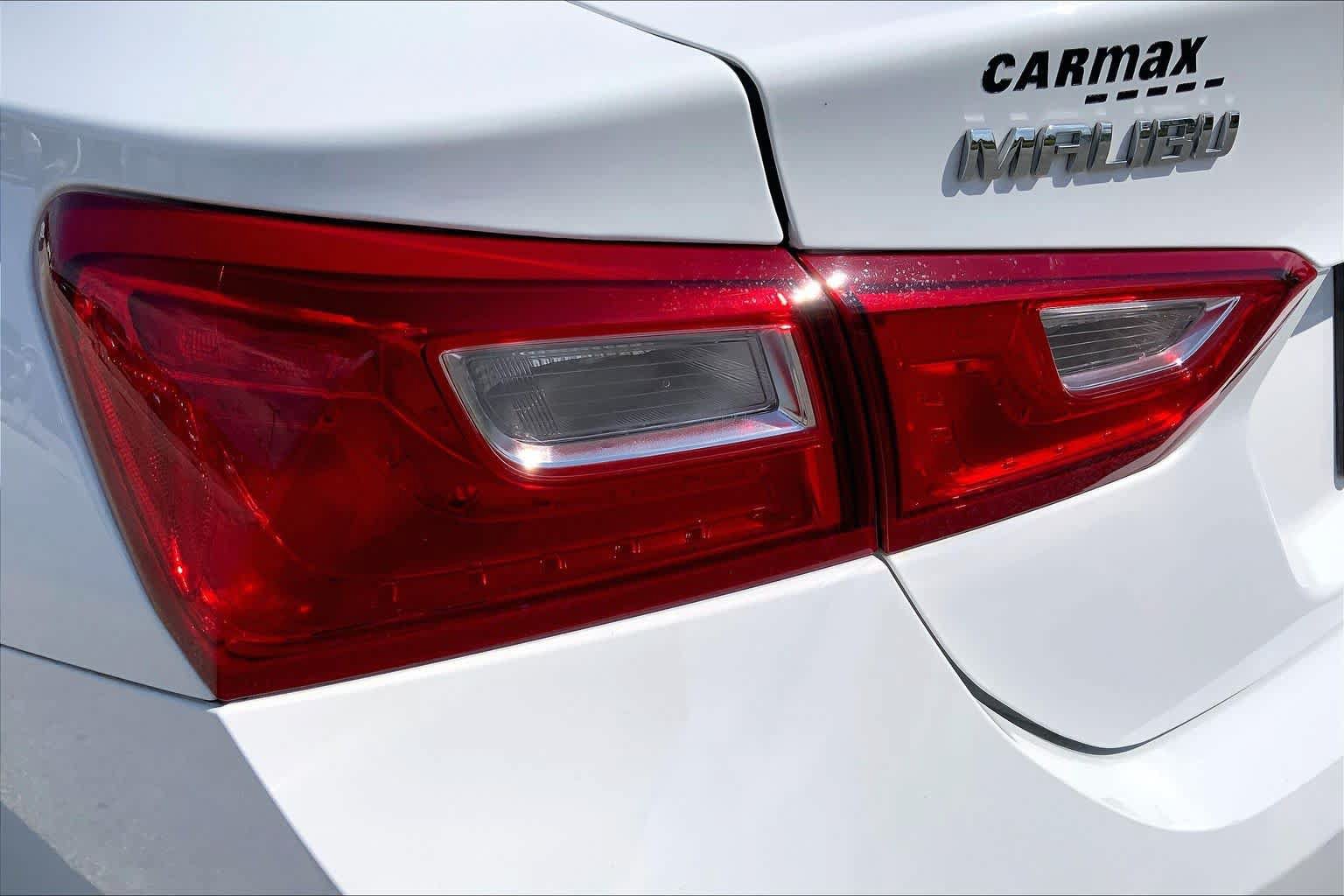Used 2017 Chevrolet Malibu LT w/ Leather Package FWD image 28