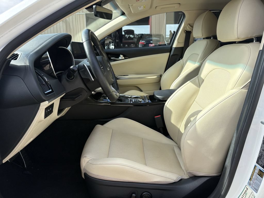 Used 2023 Kia Stinger GT-Line w/ Sun & Sound Package RWD image 11