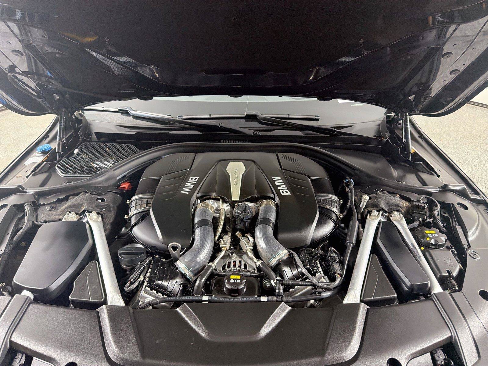 Used 2019 BMW 750i w/ M Sport Package RWD image 30
