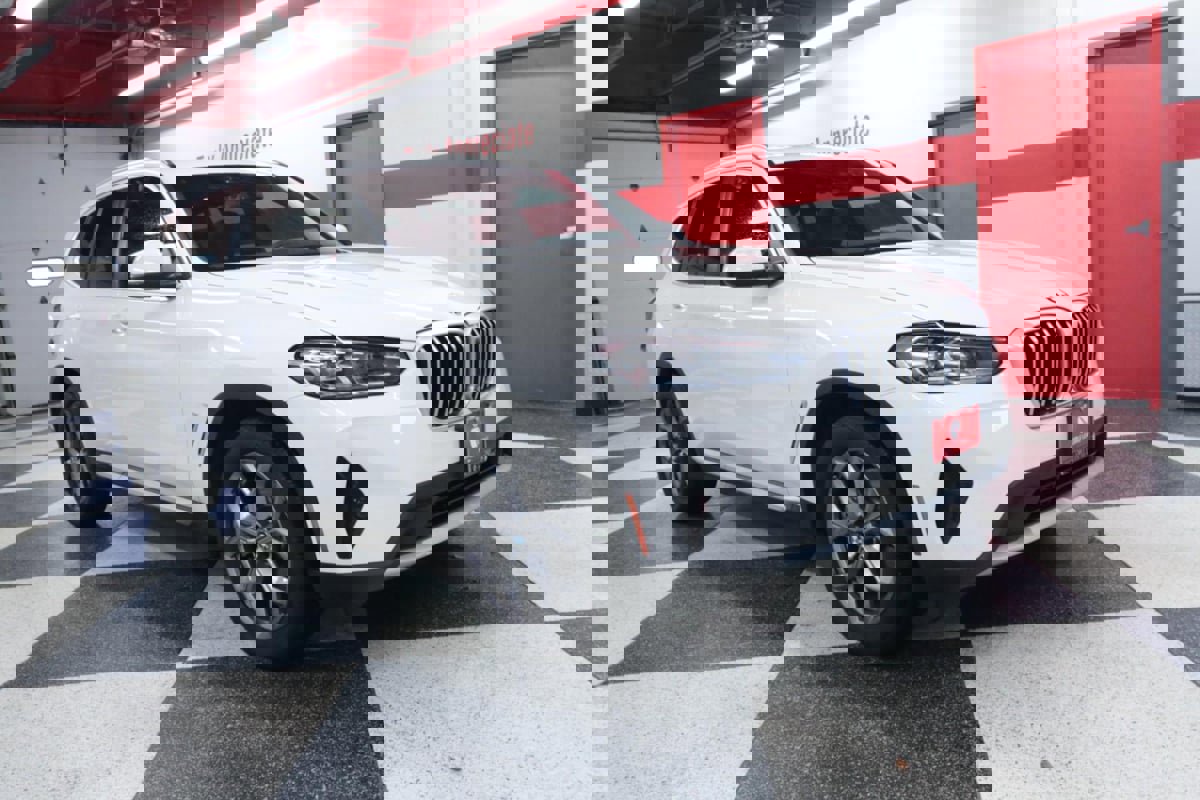 Used 2024 BMW X3 sDrive30i w/ Premium Package image 2