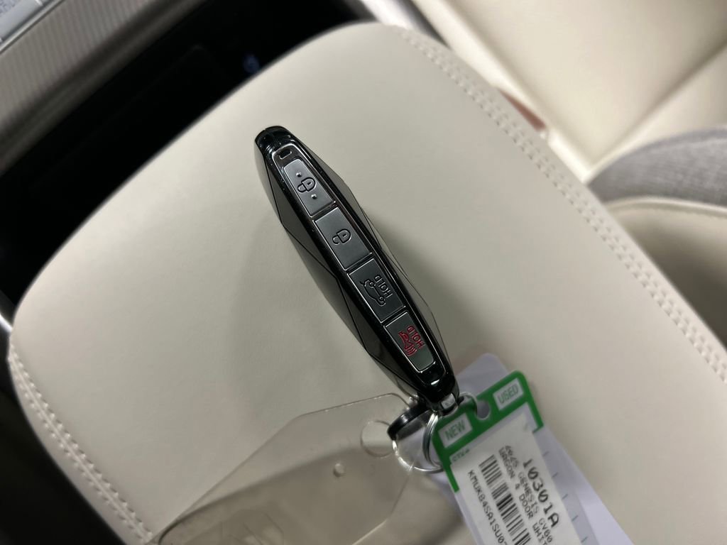 Used 2025 Genesis GV60 RWD image 20