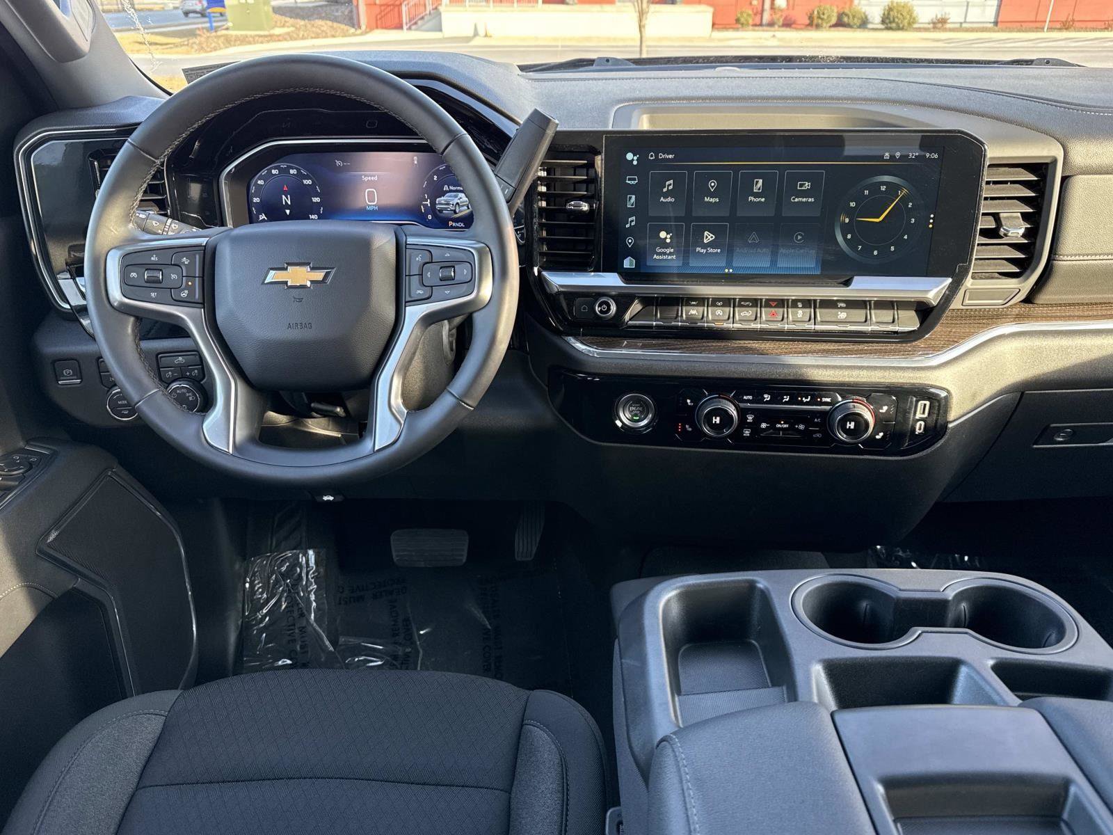 Used 2023 Chevrolet Silverado 1500 LT image 2