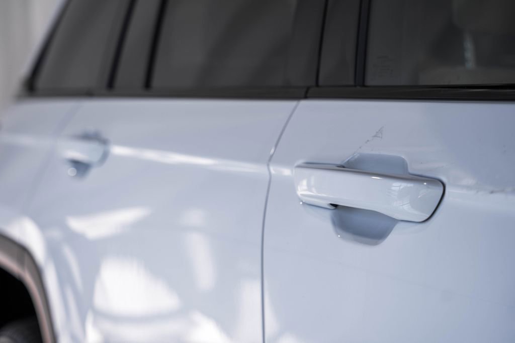 New 2025 Jeep Grand Cherokee Limited w/ Luxury Tech Group II image 17