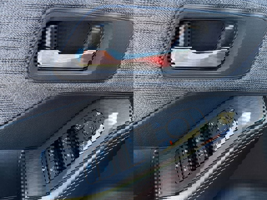 Used 2023 Nissan Rogue SV image 11