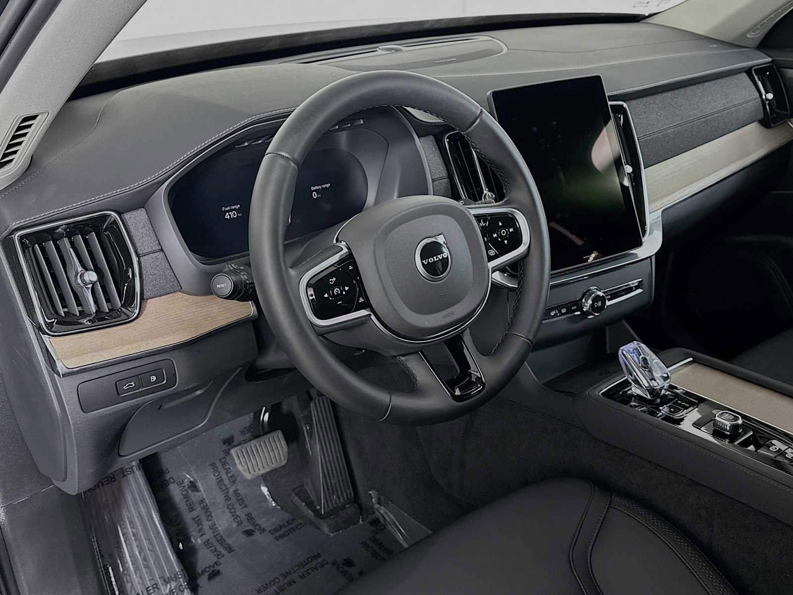 Used 2025 Volvo XC90 T8 Plus w/ Protection Package Premier image 9