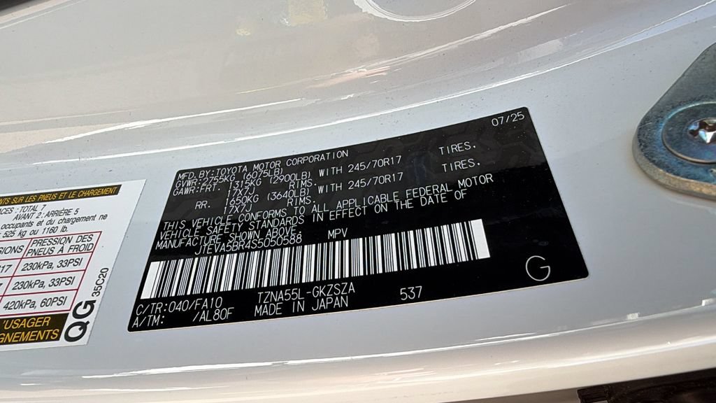 Used 2025 Toyota 4Runner SR5 AWD/4WD image 30