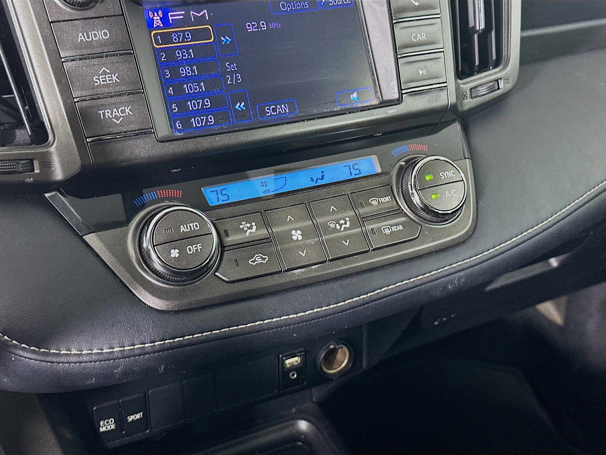 Used 2013 Toyota RAV4 XLE image 22