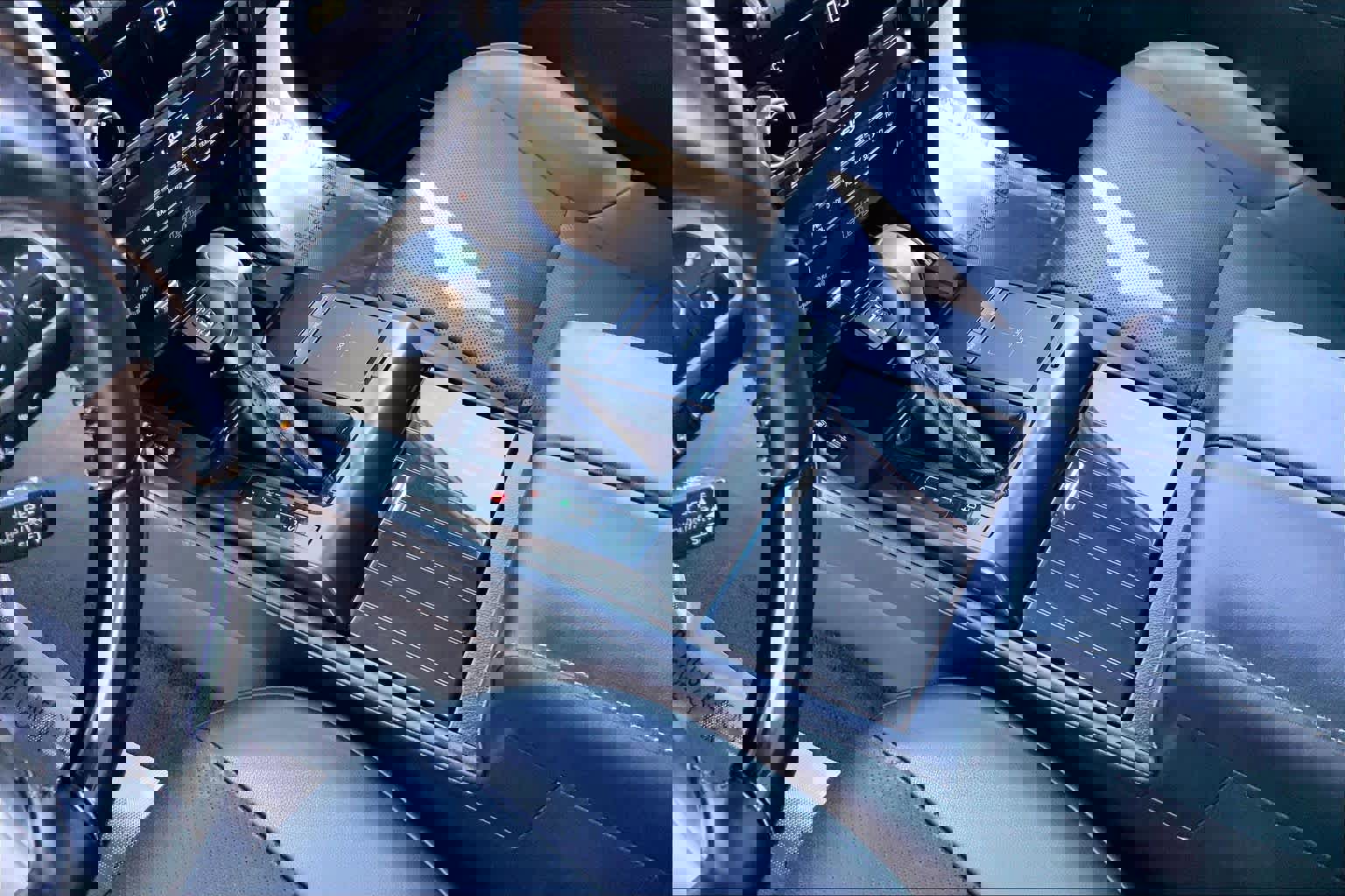 Used 2023 Lexus GX 460 Premium w/ Accessory Package image 17