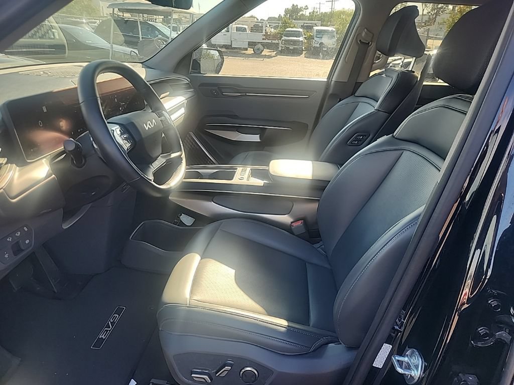 Certified 2024 Kia EV9 Light Long Range RWD image 19