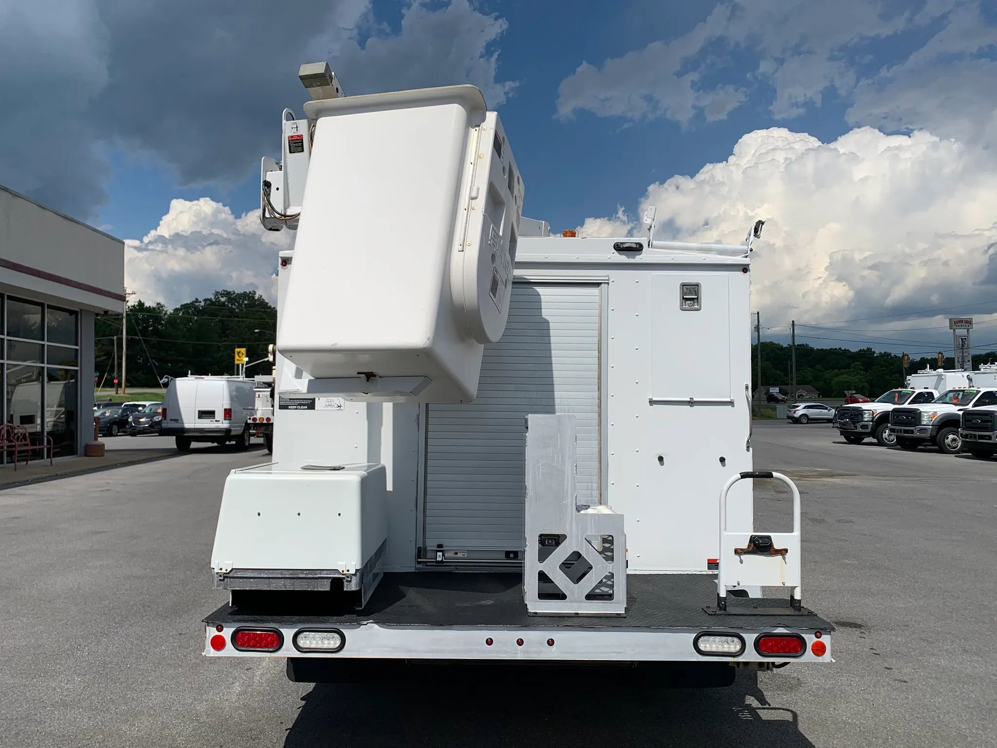 Used 2018 Ford E-350 and Econoline 350 Super Duty RWD image 6