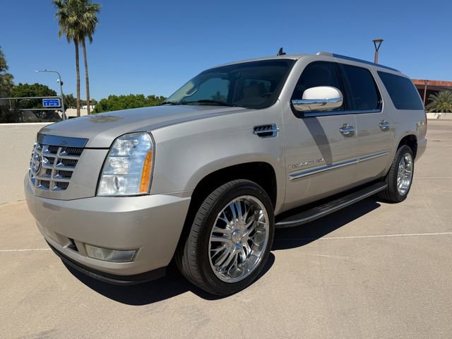 Used 2007 Cadillac Escalade ESV AWD w/ Information Package image 3